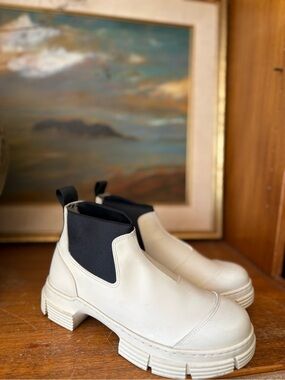 GANNI Crop City Rubber Boot Sand 36 - 6.5
